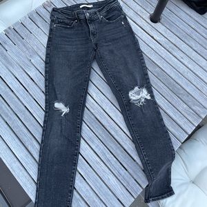 Levi dark grey/ faded black straight leg jeans